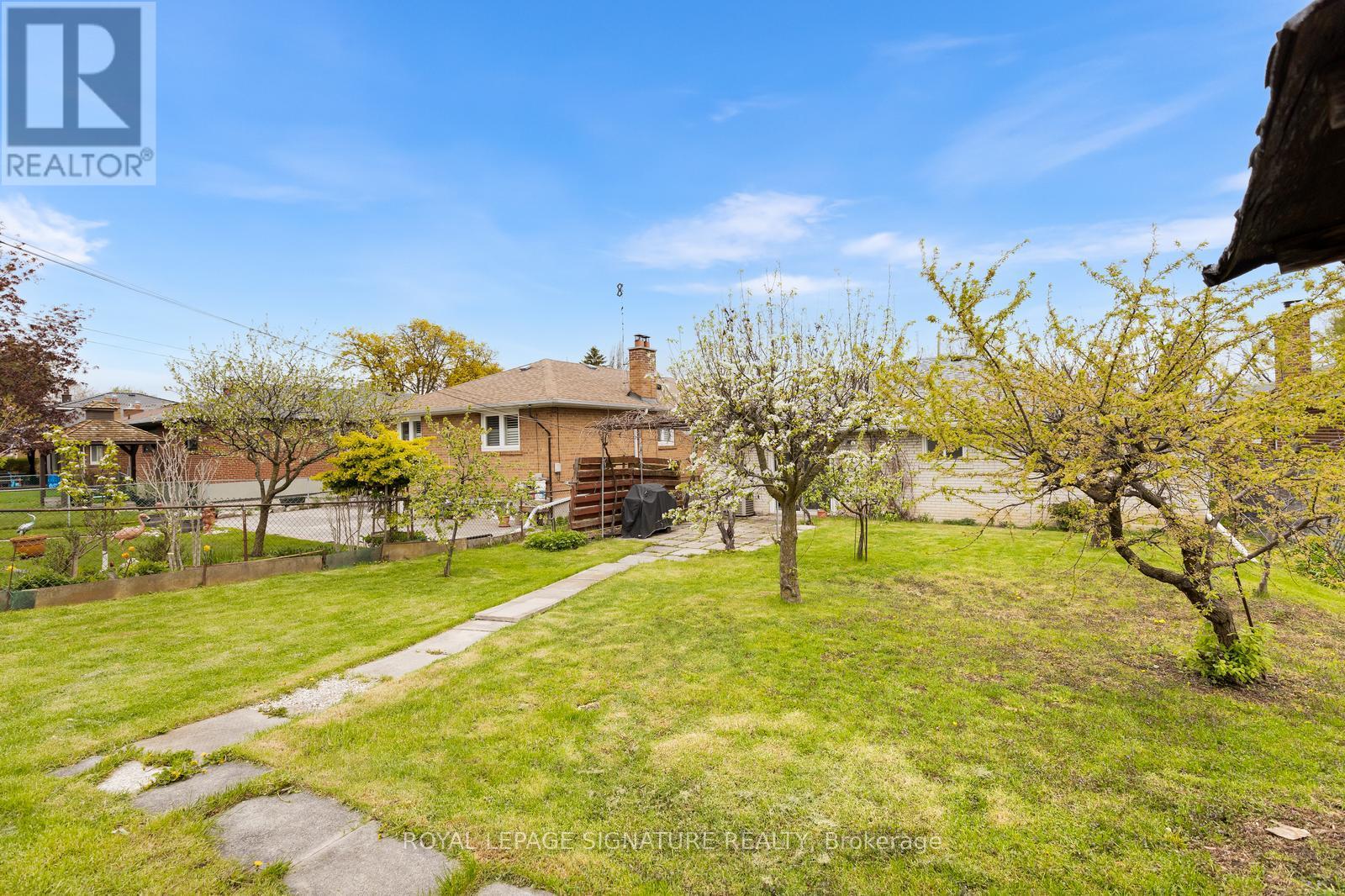 17 NORFIELD CRESCENT - 34