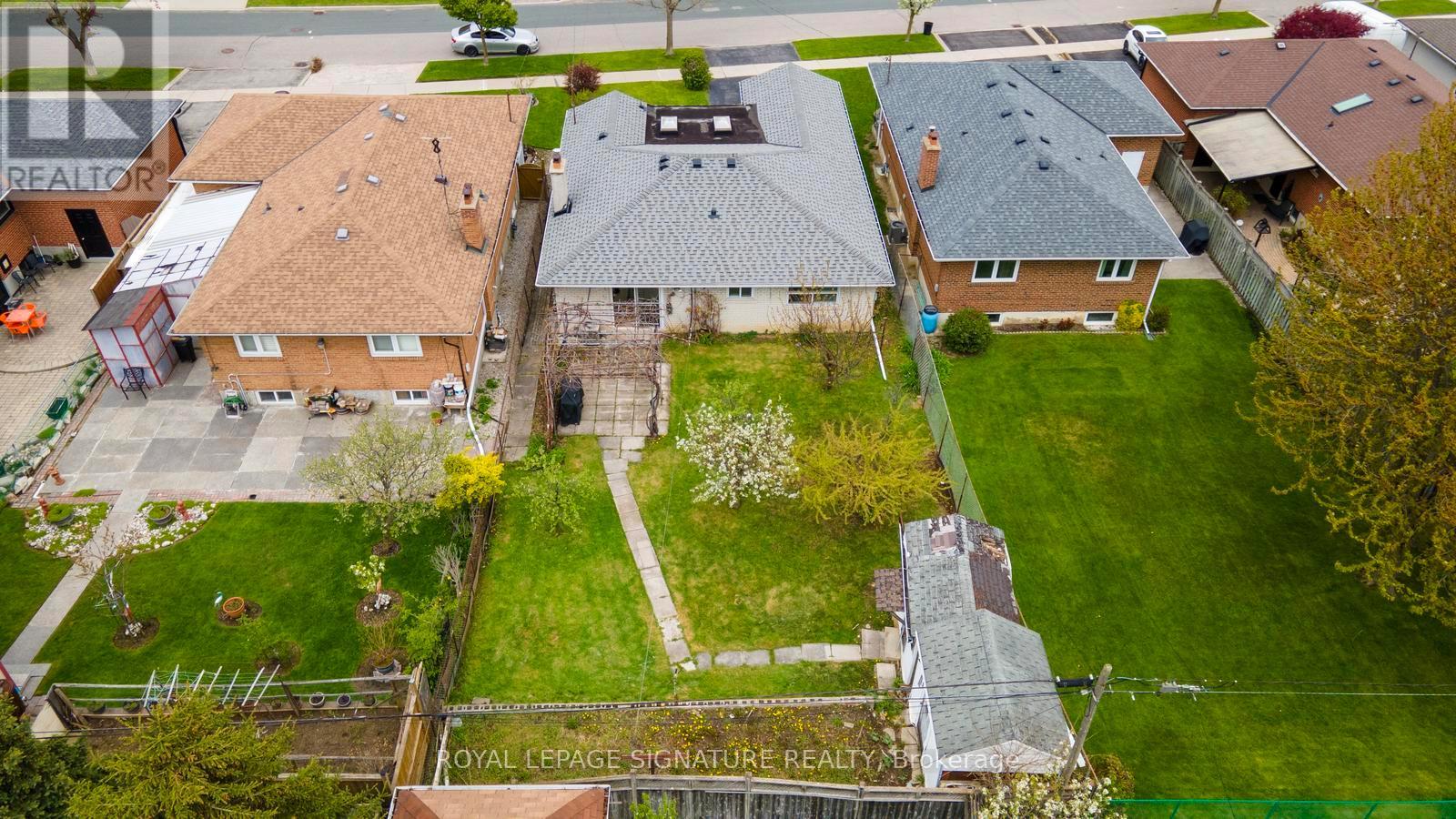 17 NORFIELD CRESCENT - 35