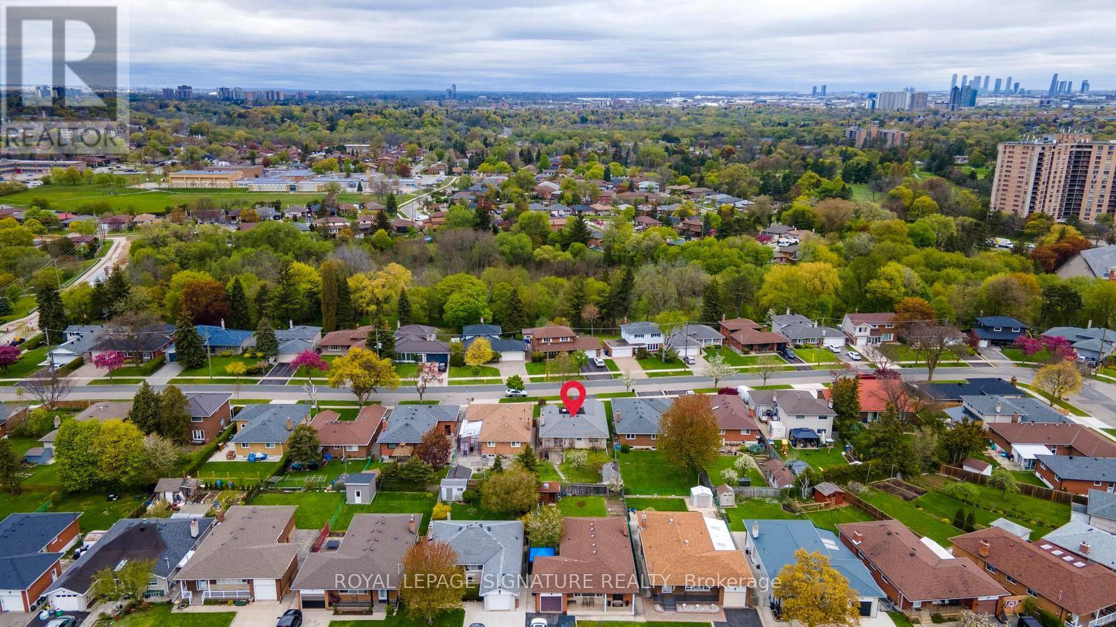 17 NORFIELD CRESCENT - 40