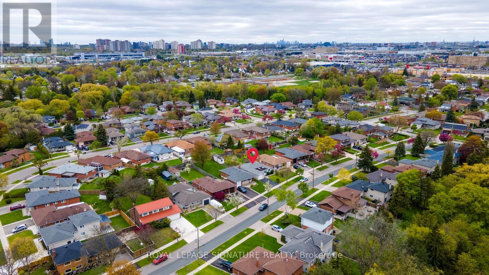 17 NORFIELD CRESCENT - 43