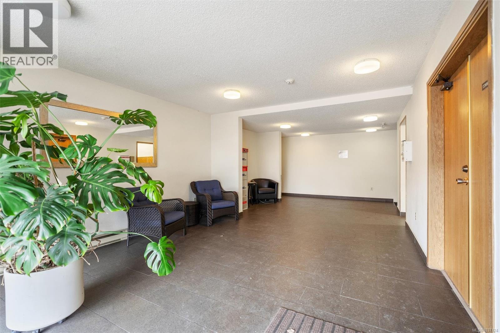 #202 3255 Glasgow Ave - 21