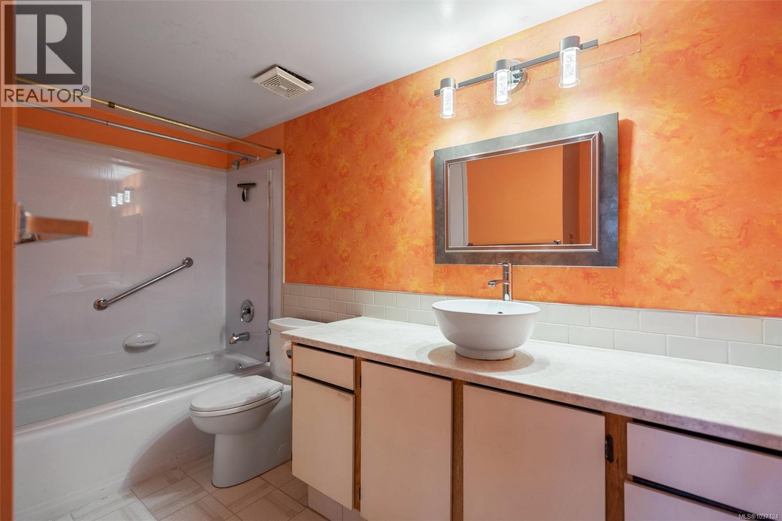 #202 3255 Glasgow Ave - 9