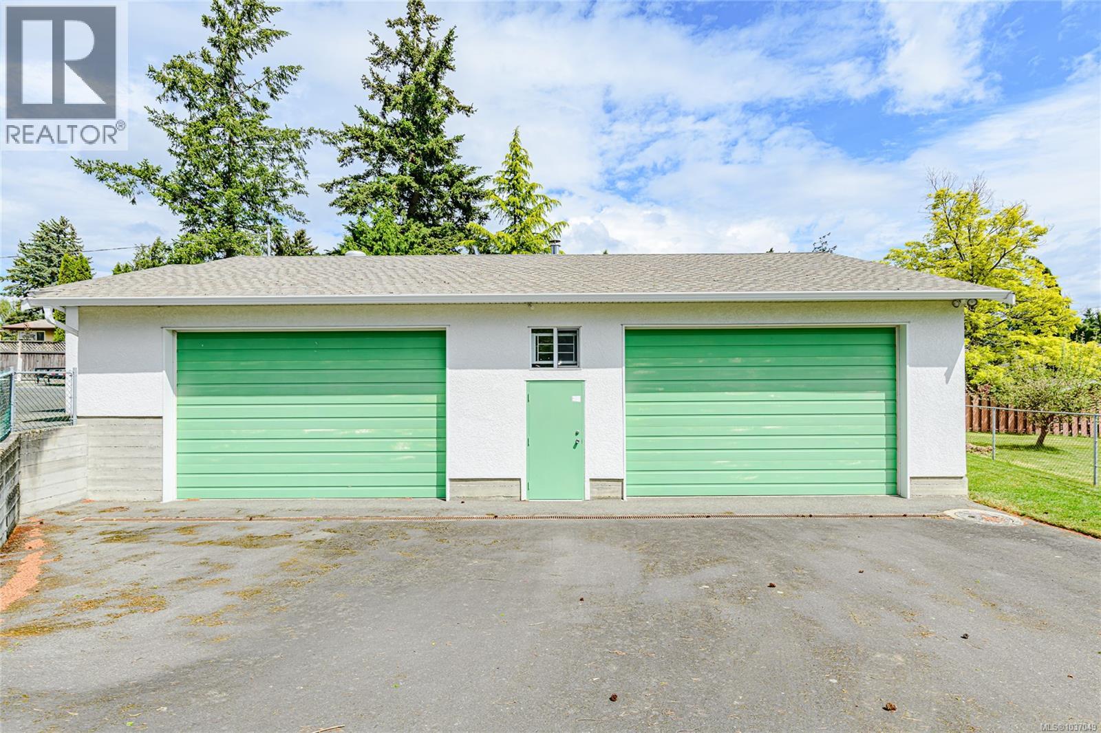  3785 Raymond Street South, Saanich