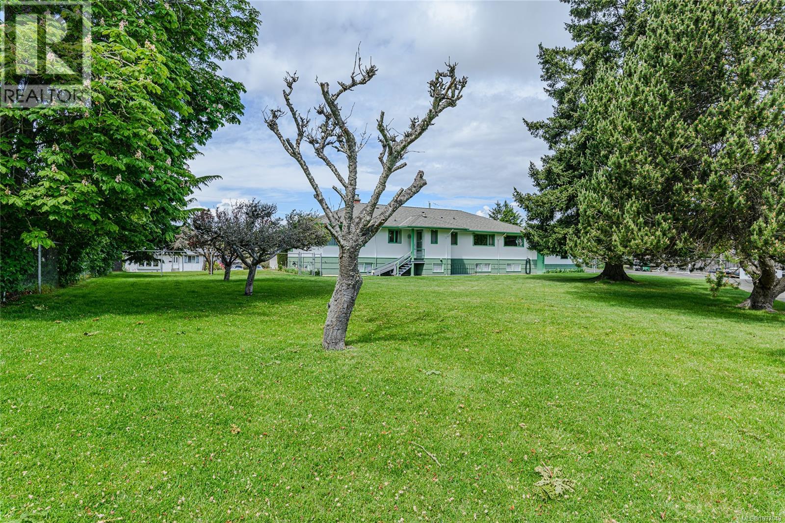  3785 Raymond Street South, Saanich