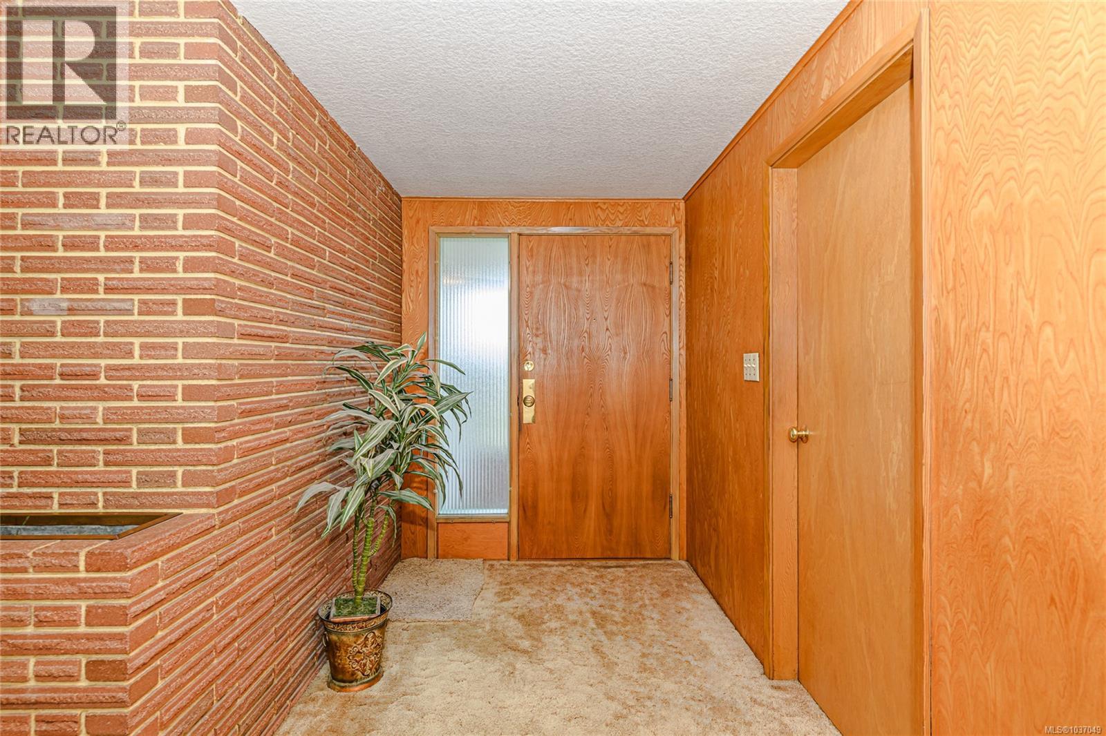  3785 Raymond Street South, Saanich