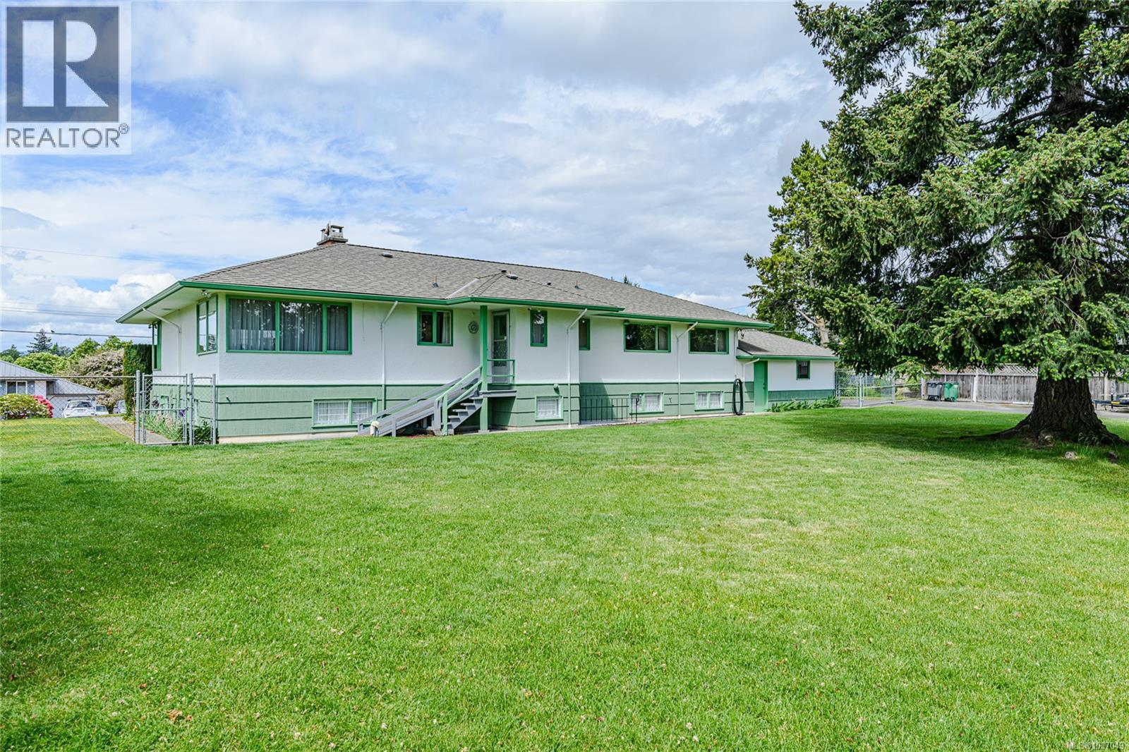 3785 Raymond Street South, Saanich