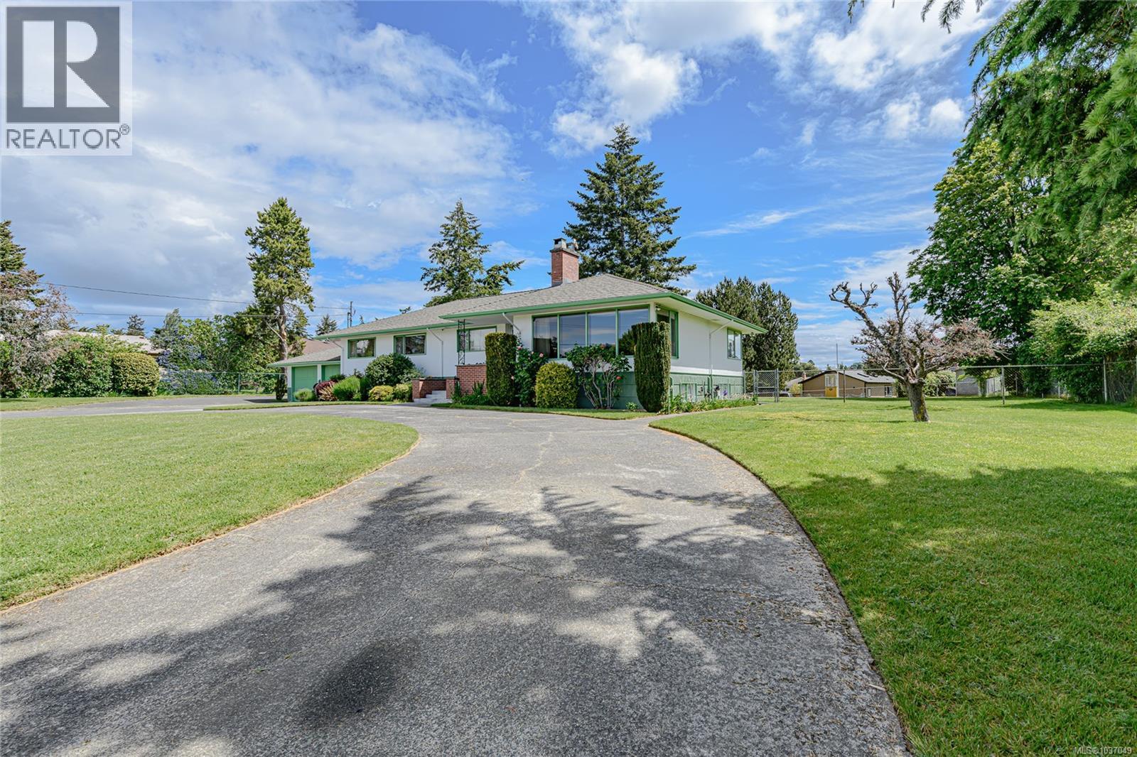  3785 Raymond Street South, Saanich