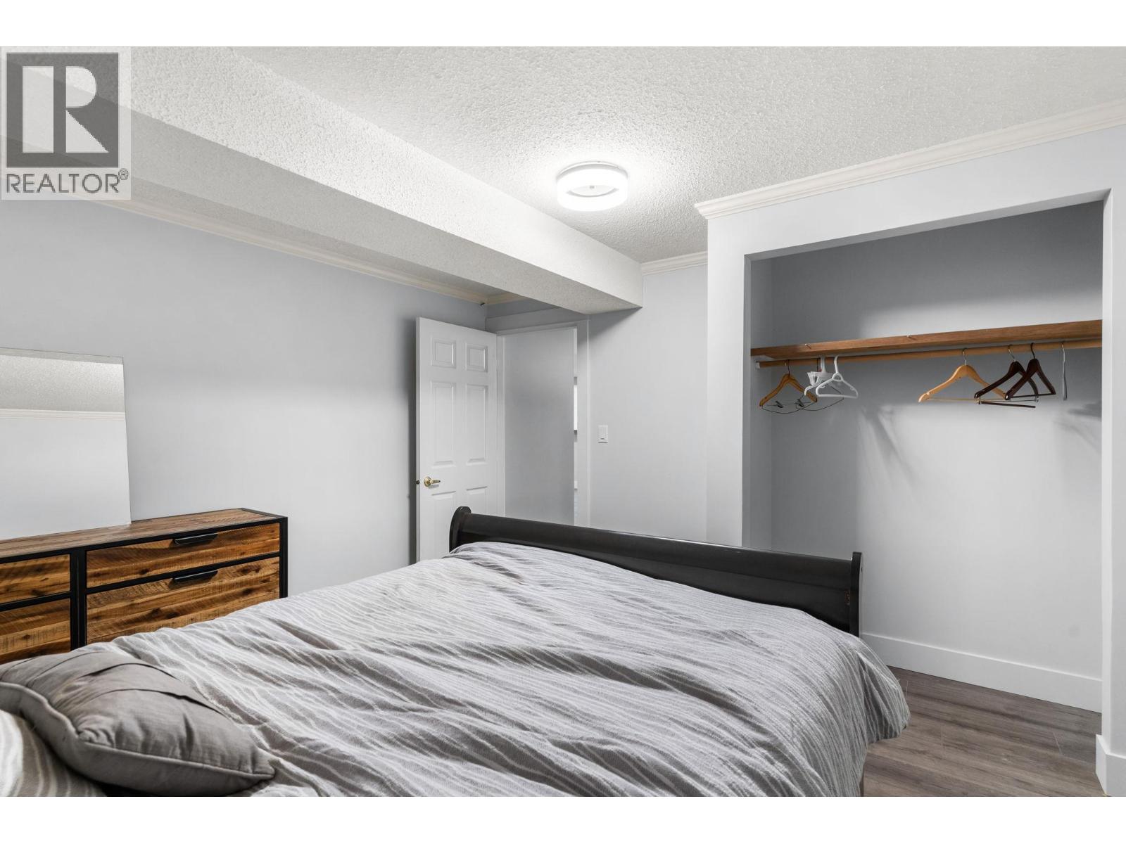 607 Clifton Road S - 35