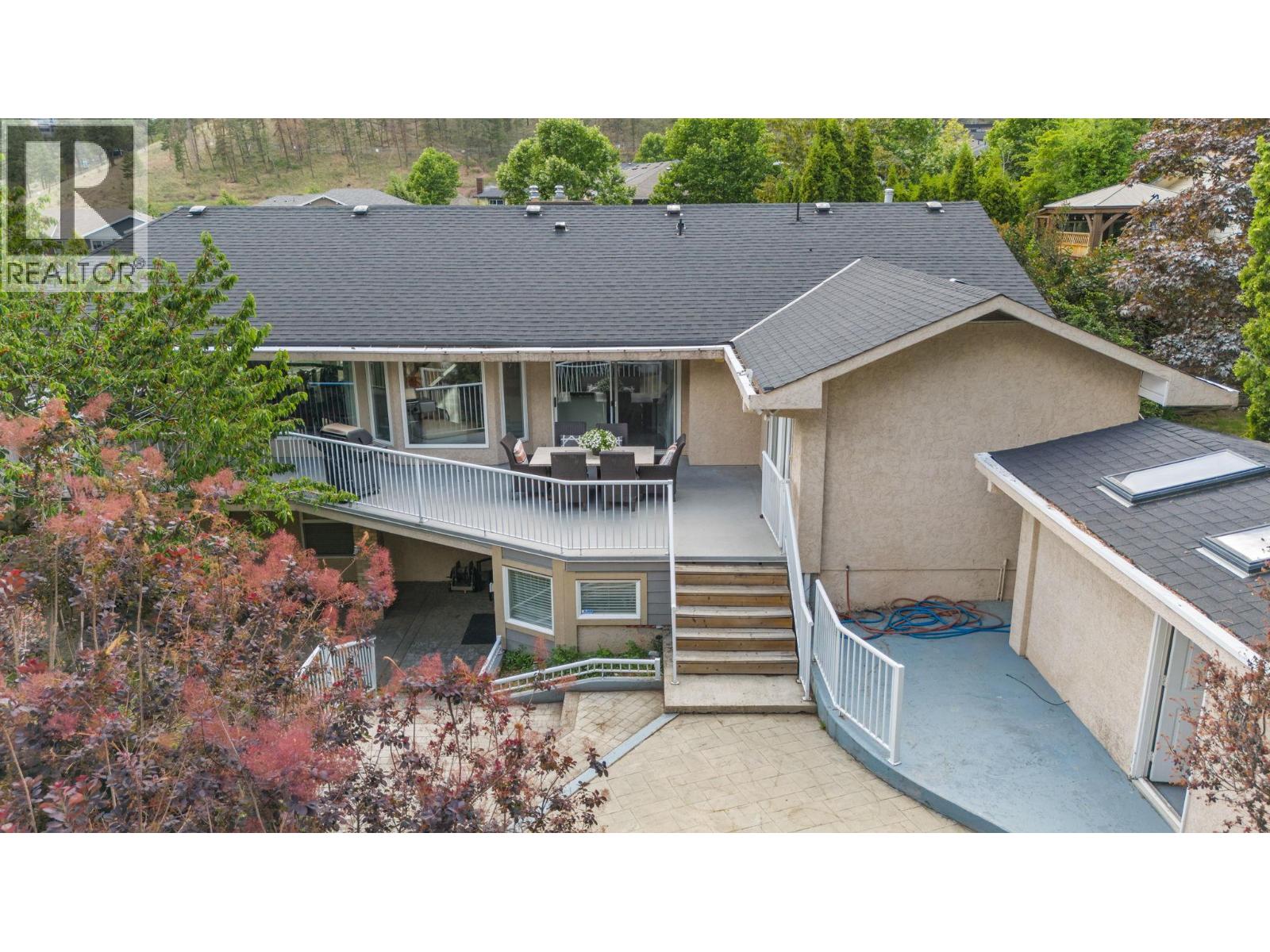607 Clifton Road S - 55