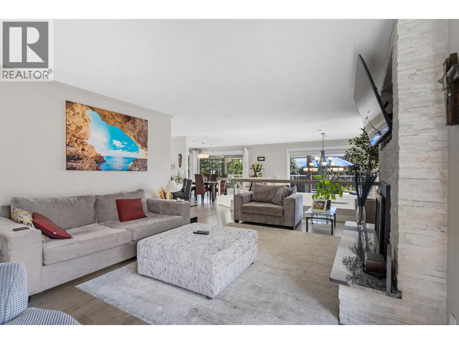 607 Clifton Road S - 8