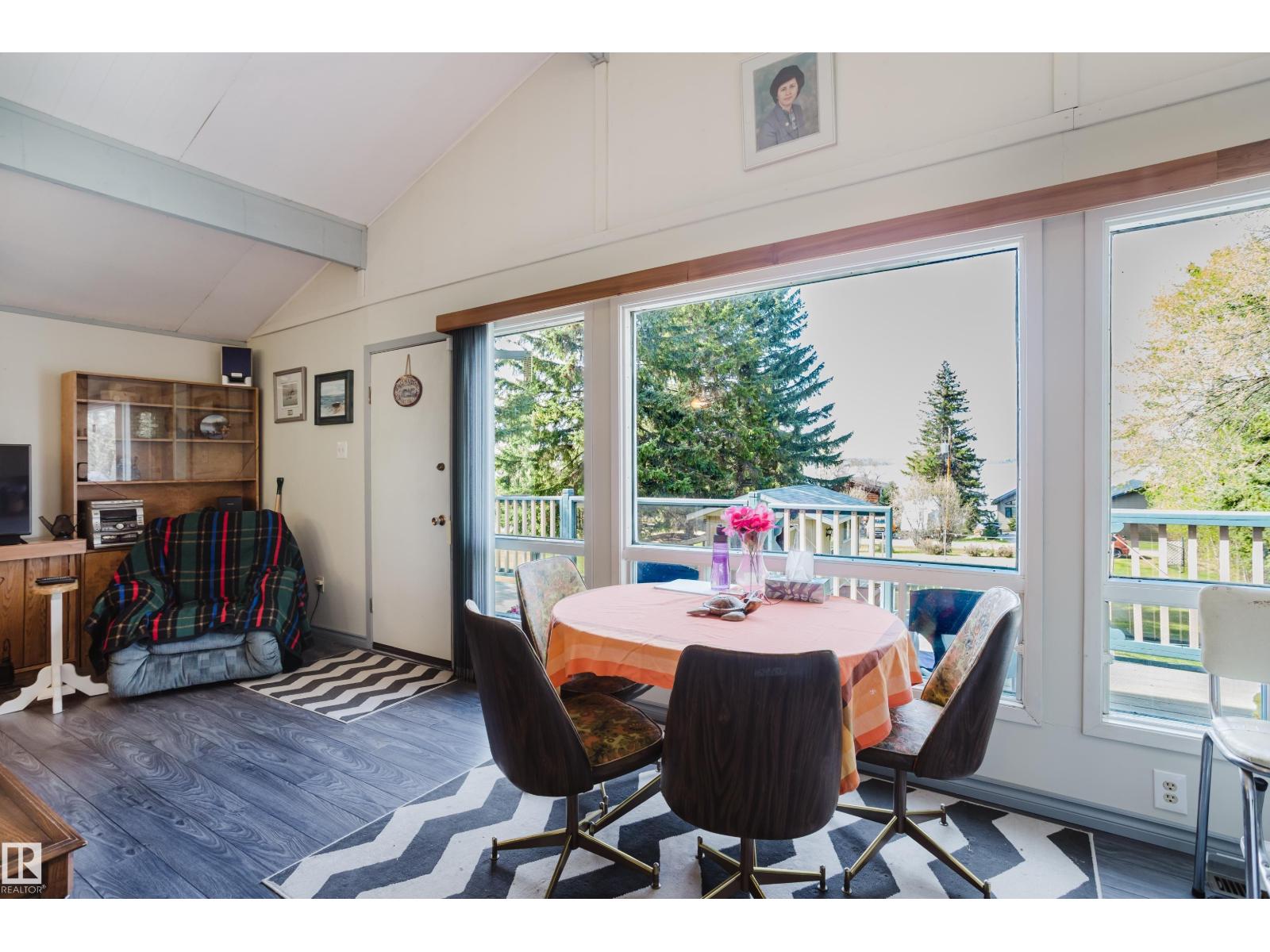 #49 52515 RGE ROAD 52 - 11
