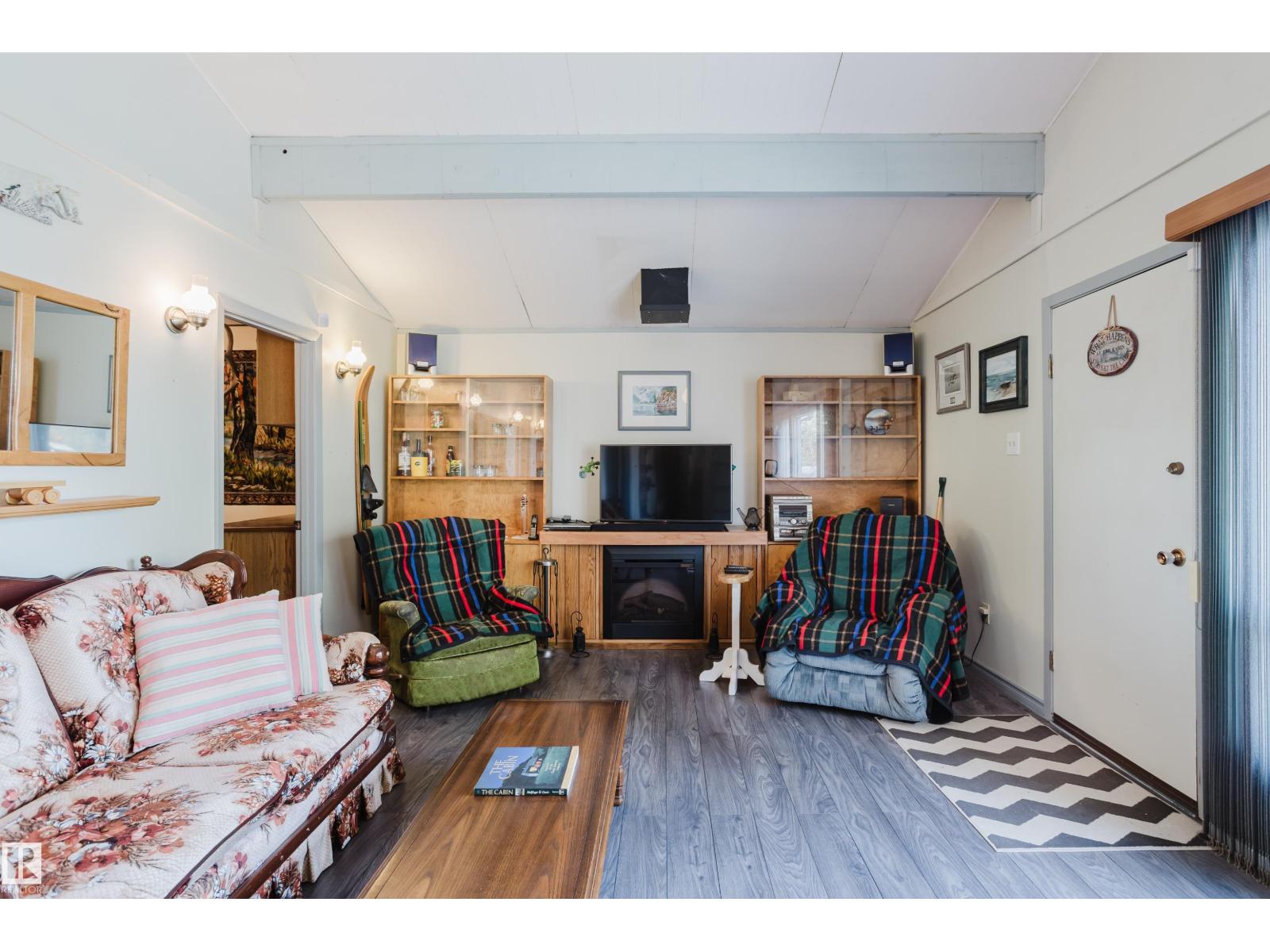 #49 52515 RGE ROAD 52 - 12