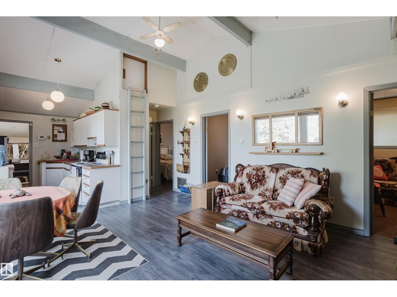 #49 52515 RGE ROAD 52 - 14