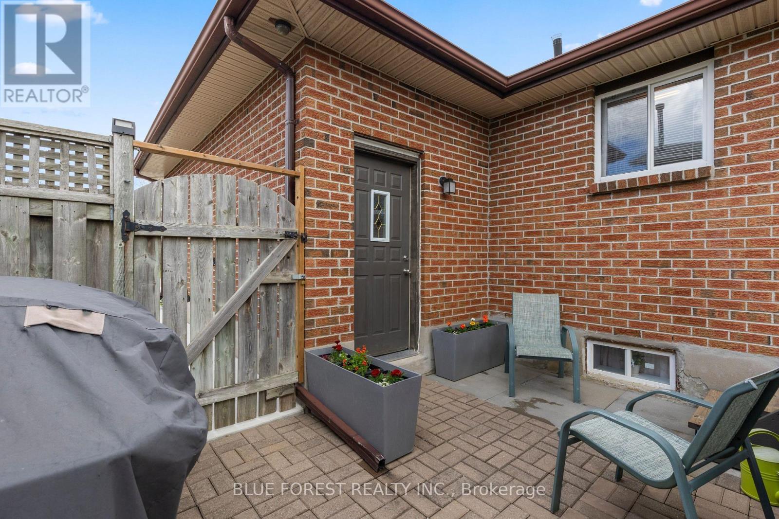 275 PORTSMOUTH CRESCENT E - 37