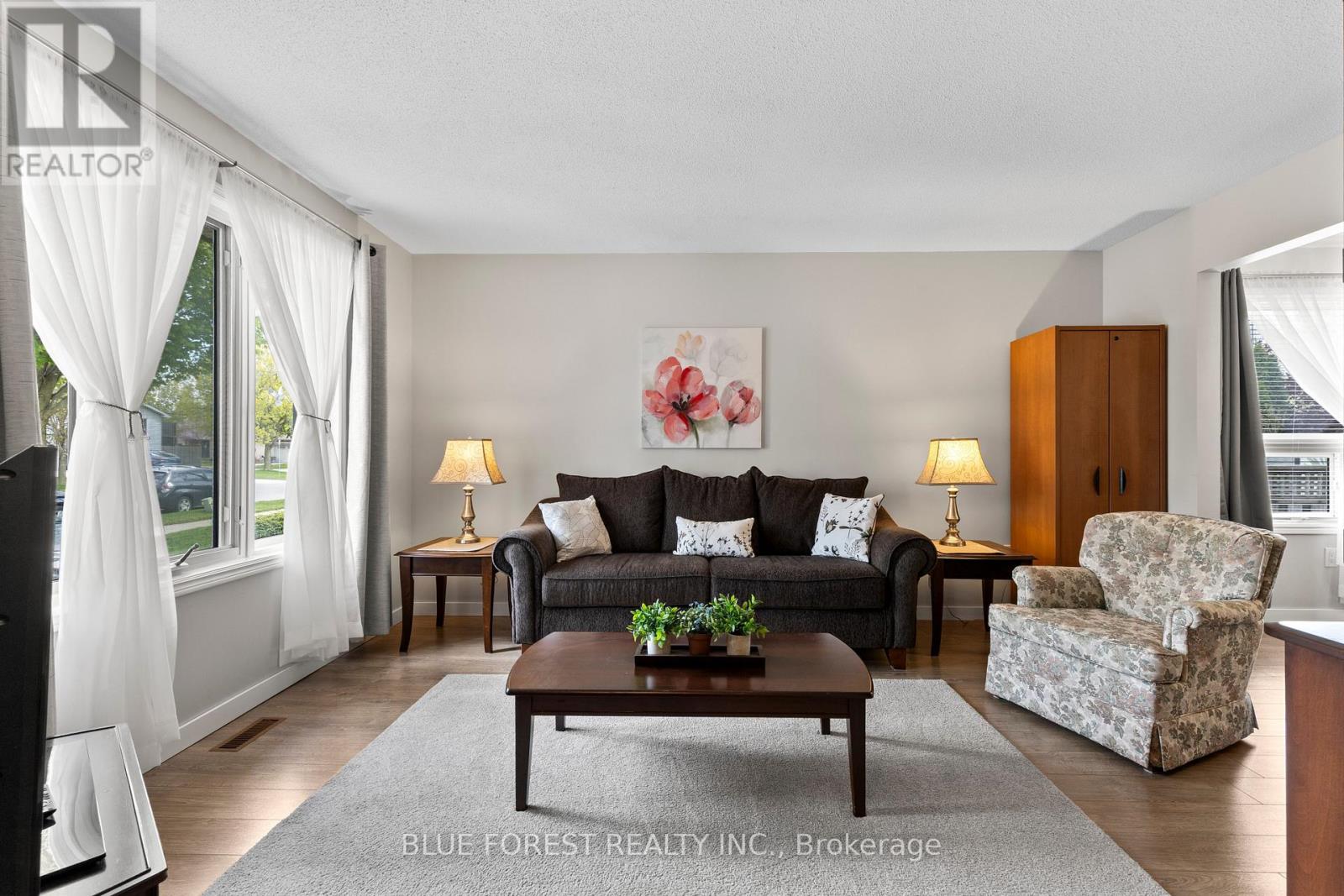 275 PORTSMOUTH CRESCENT E - 5