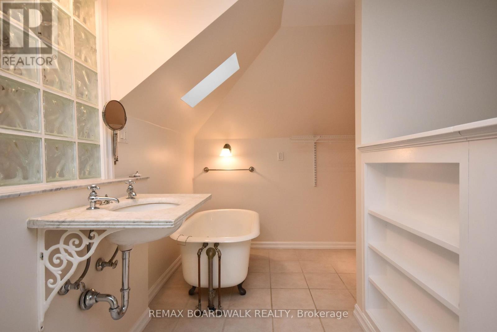 11 KIPPEWA DRIVE - 19