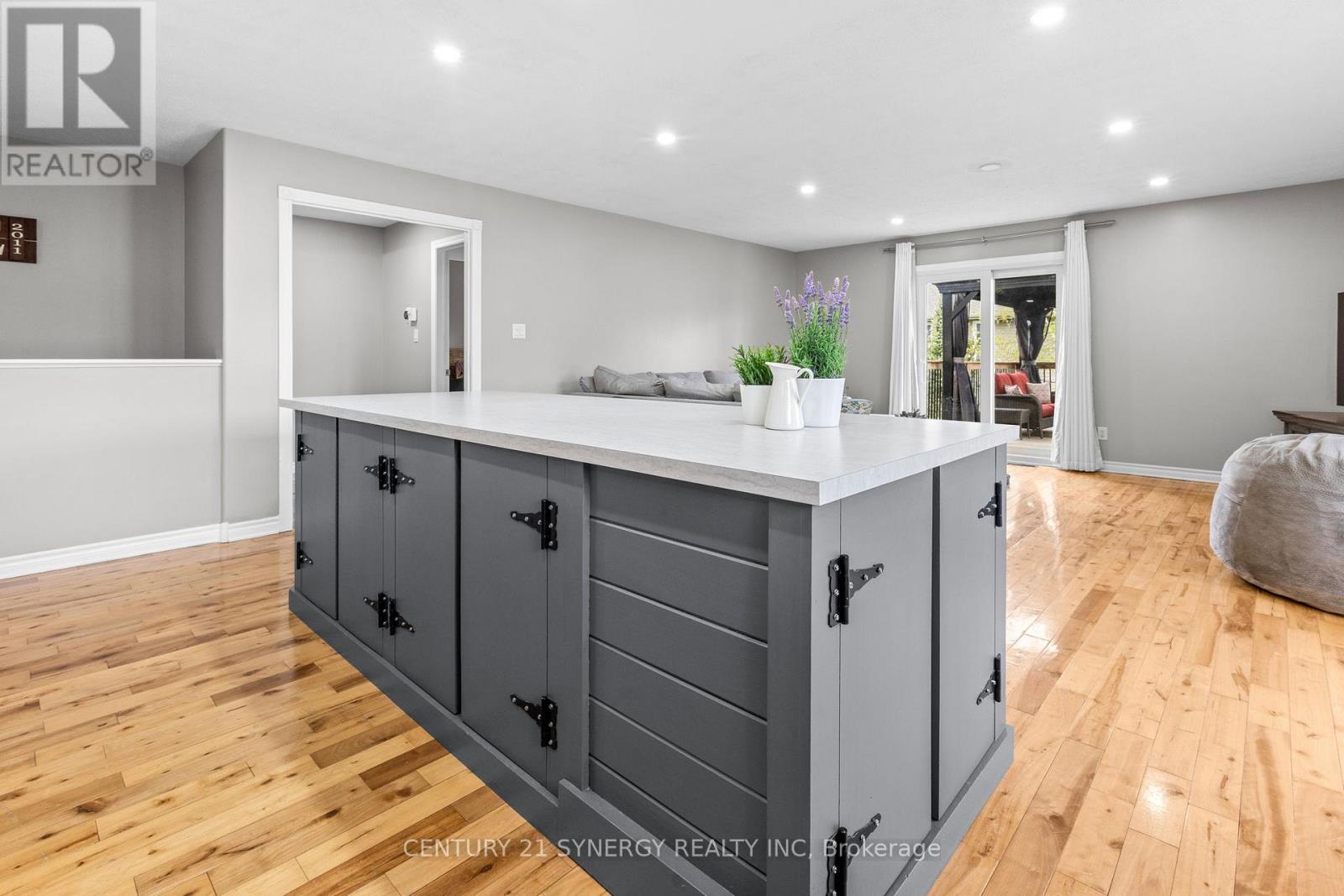 104 TEMPLETON COURT - 14