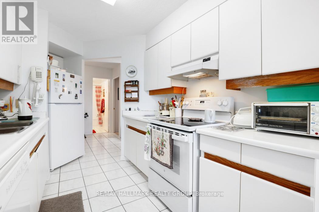 #207 545 ST LAURENT BOULEVARD - 23