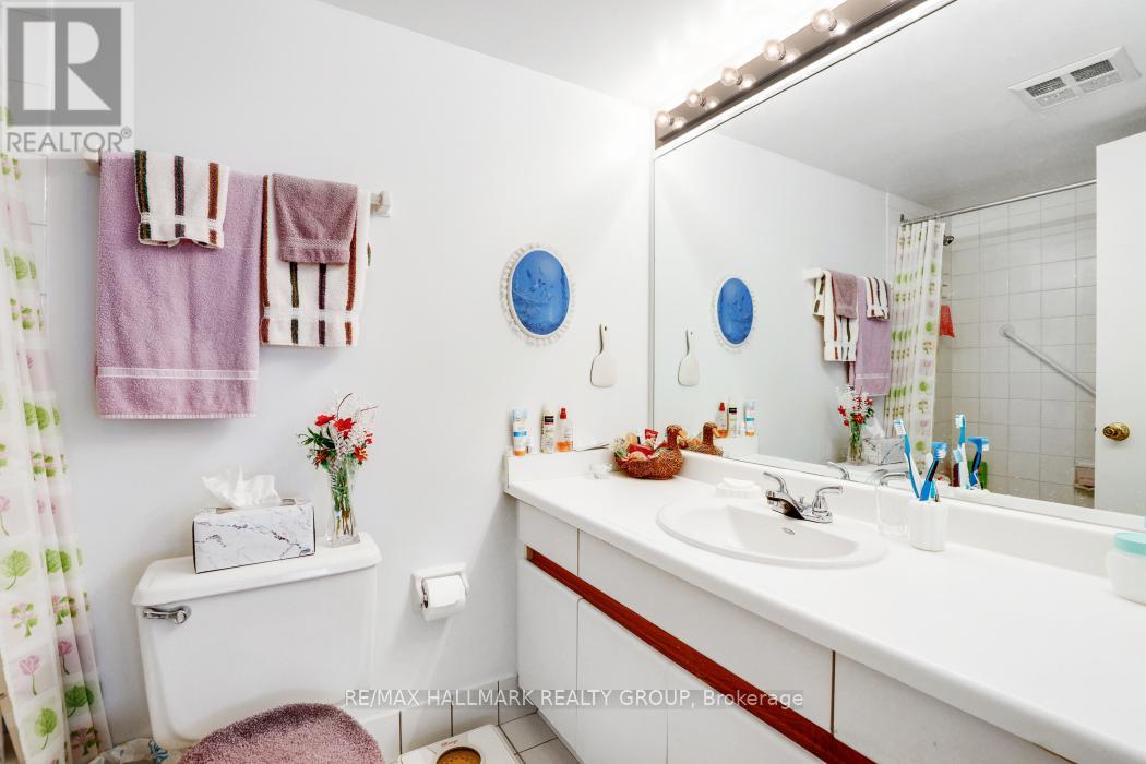 #207 545 ST LAURENT BOULEVARD - 27