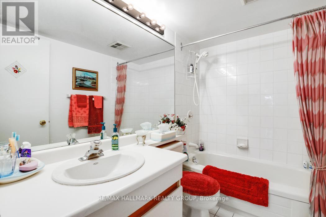 #207 545 ST LAURENT BOULEVARD - 32