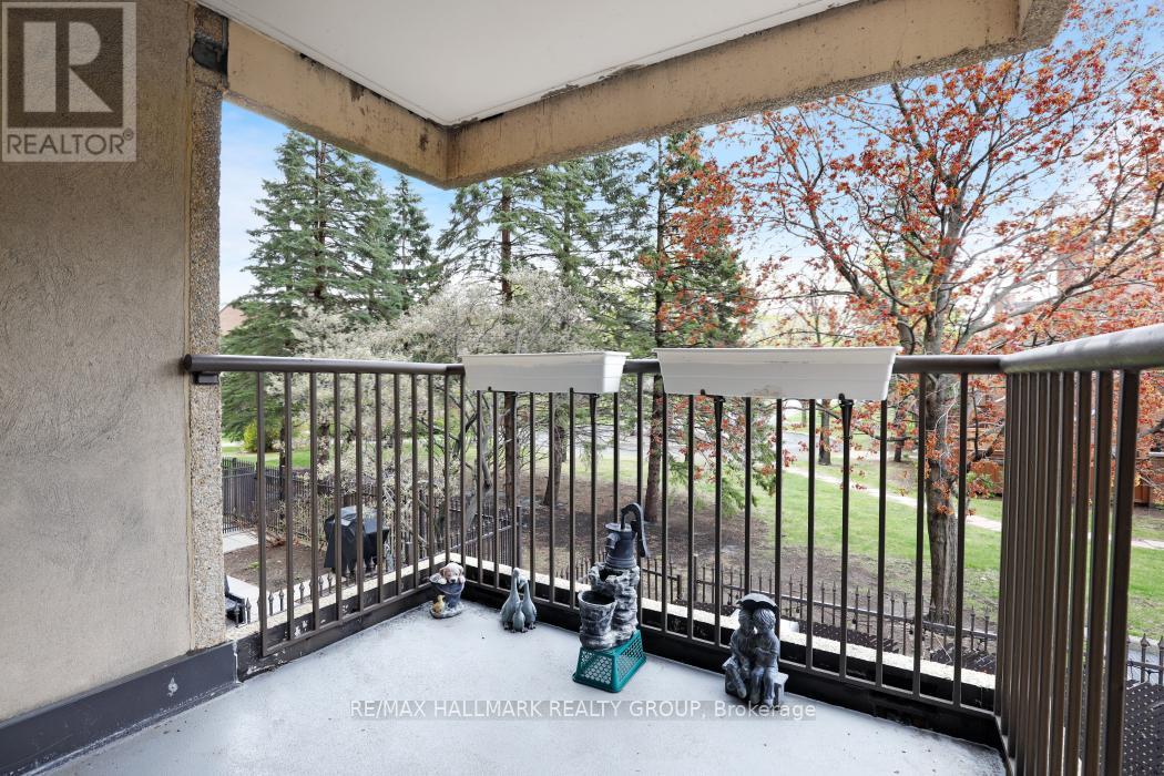 #207 545 ST LAURENT BOULEVARD - 33