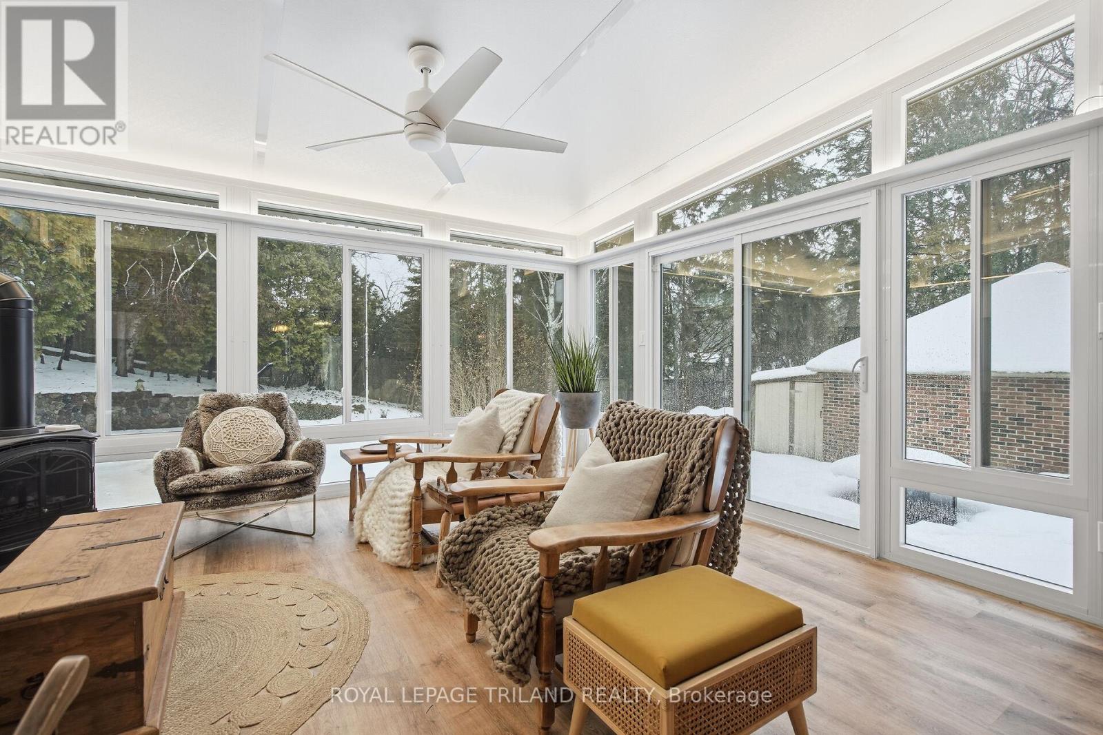 831 RIVERSIDE DRIVE - 17