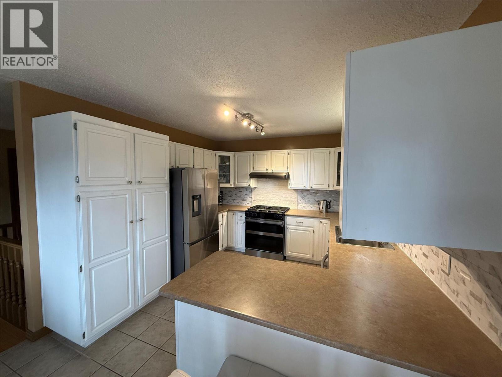 222 THRISSEL Place - 9