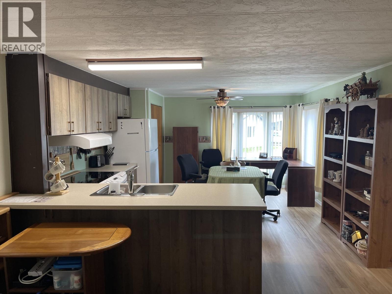 31 3889 MULLER AVENUE, Terrace