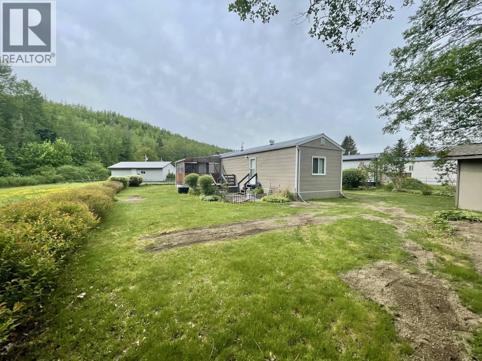31 3889 MULLER AVENUE, Terrace