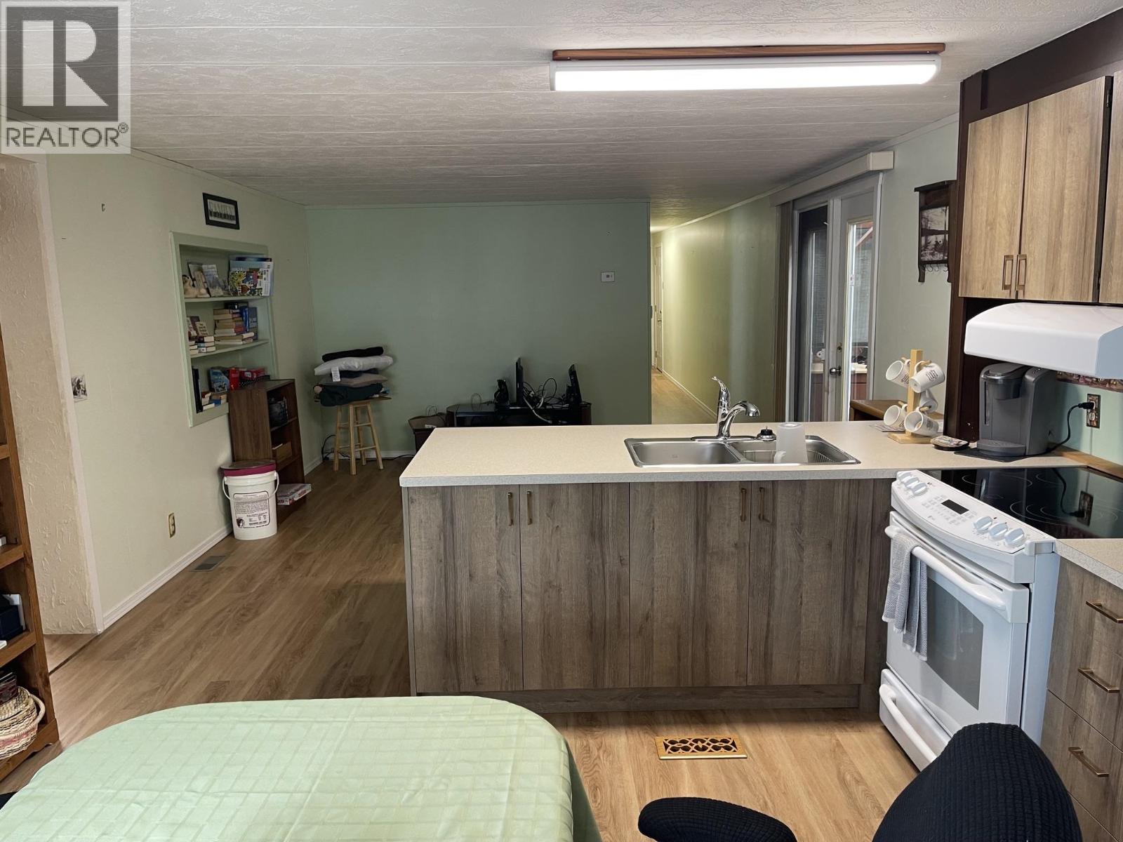 #31 3889 MULLER AVENUE - 5