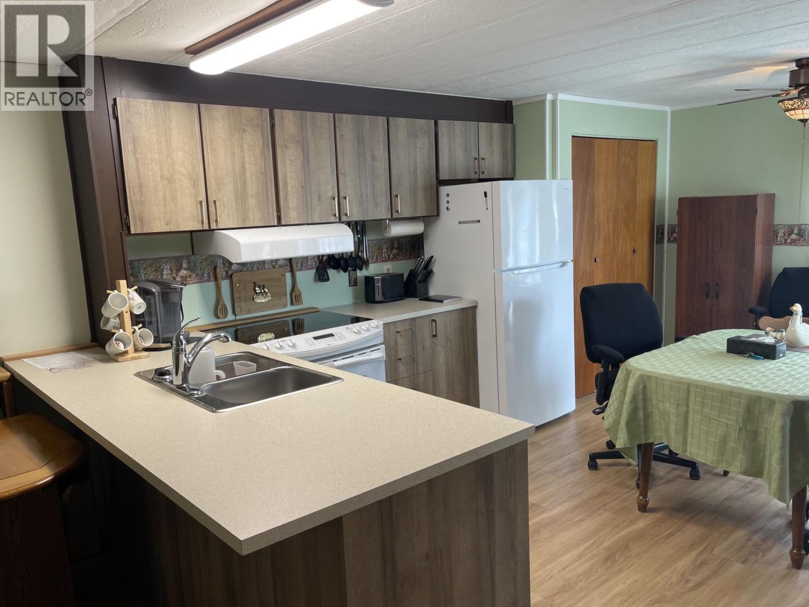 31 3889 MULLER AVENUE, Terrace