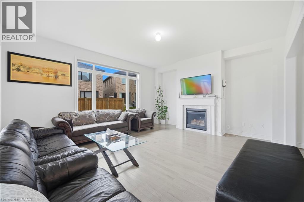 18 TWEEDHILL Avenue, Peel, Ontario, L7C4K5 — Photo 7