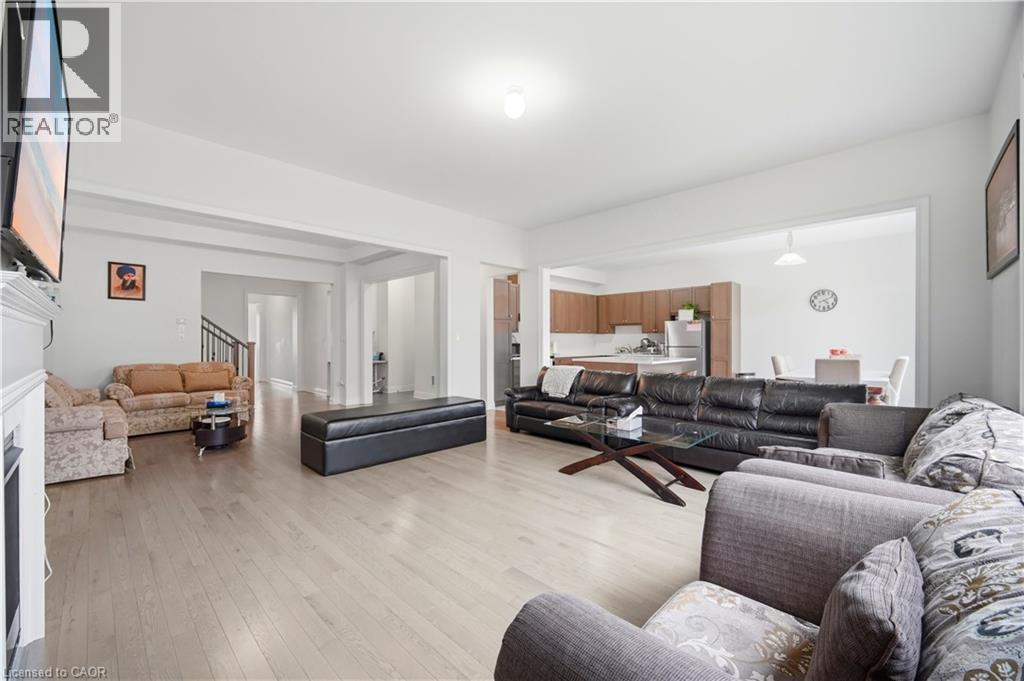 18 TWEEDHILL Avenue, Peel, Ontario, L7C4K5 — Photo 9