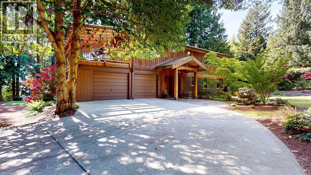 8115 REDROOFFS ROAD, Halfmoon Bay