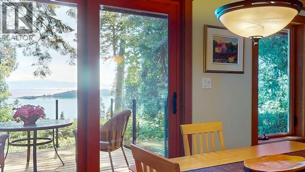 8115 REDROOFFS ROAD, Halfmoon Bay