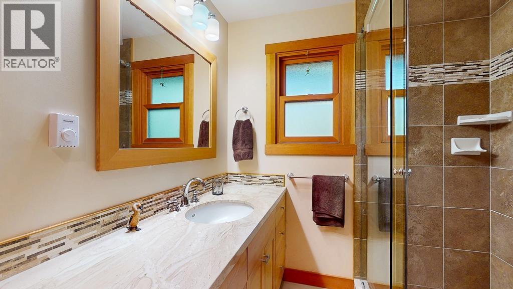 8115 REDROOFFS ROAD, Halfmoon Bay