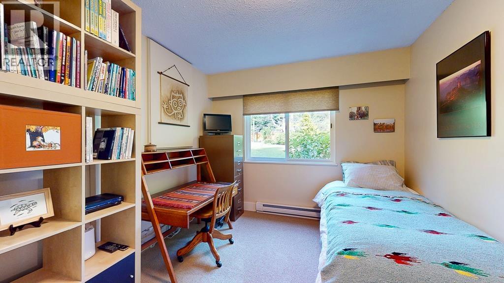 8115 REDROOFFS ROAD, Halfmoon Bay