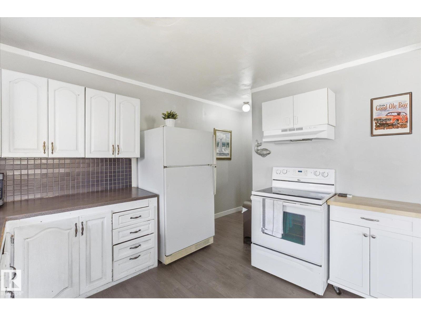4812 59 ST - 10