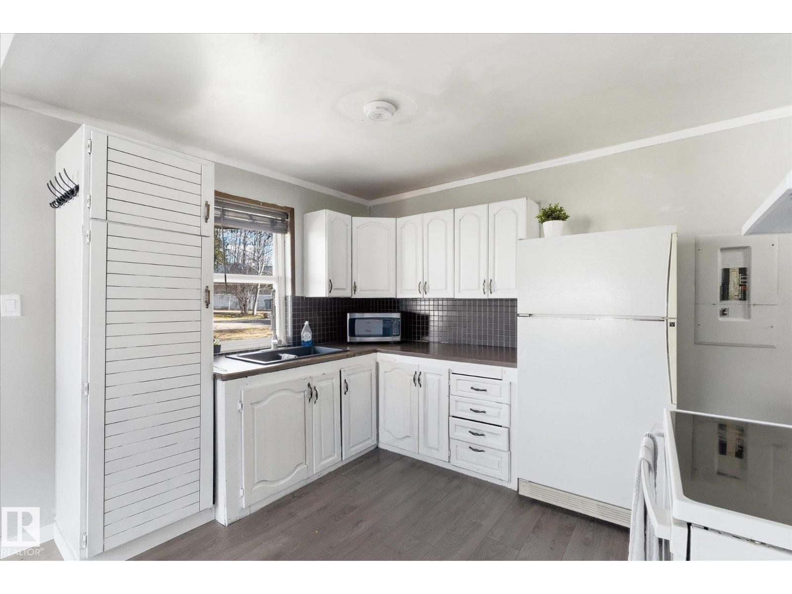4812 59 ST - 7