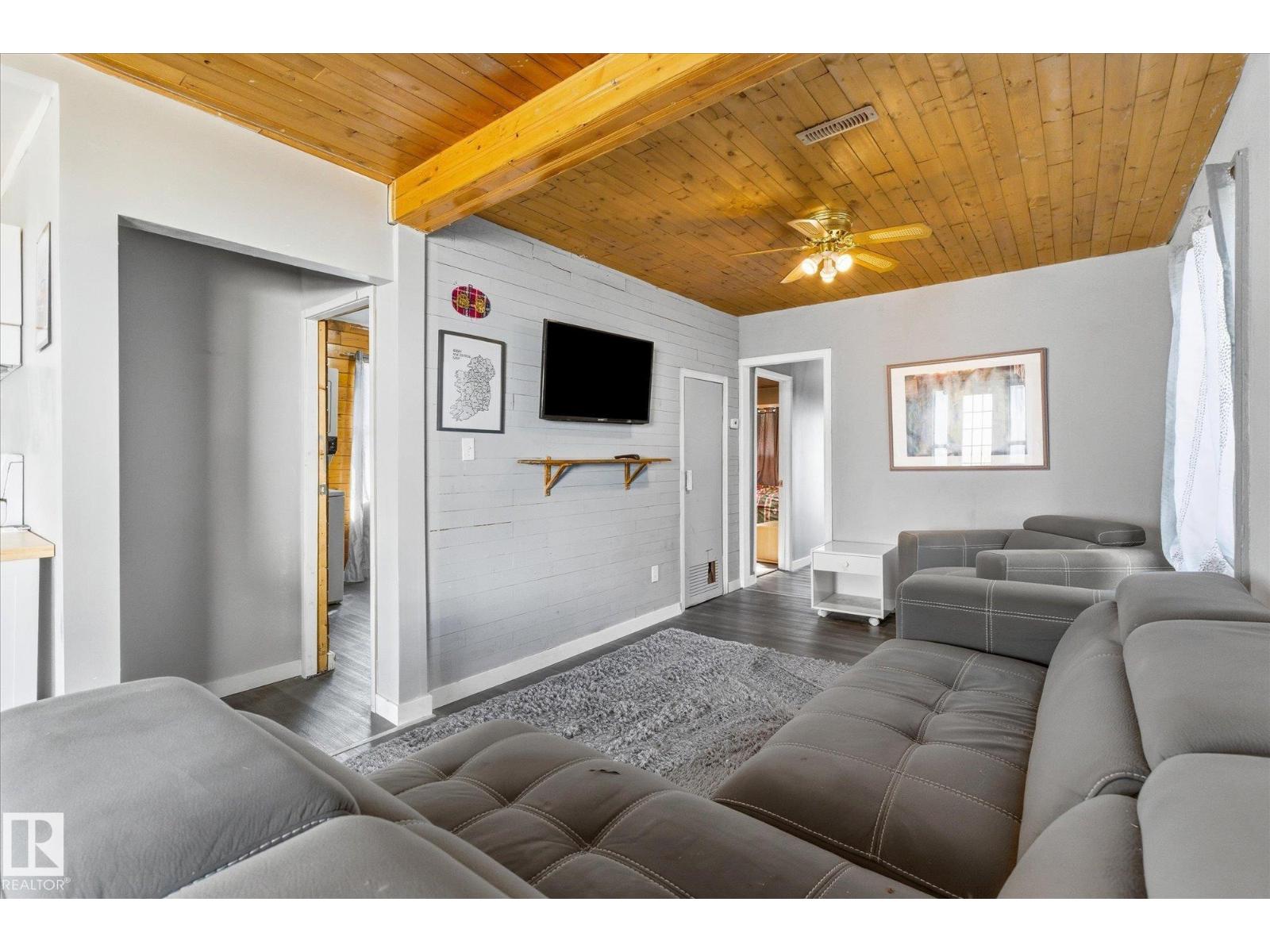 4812 59 ST - 15