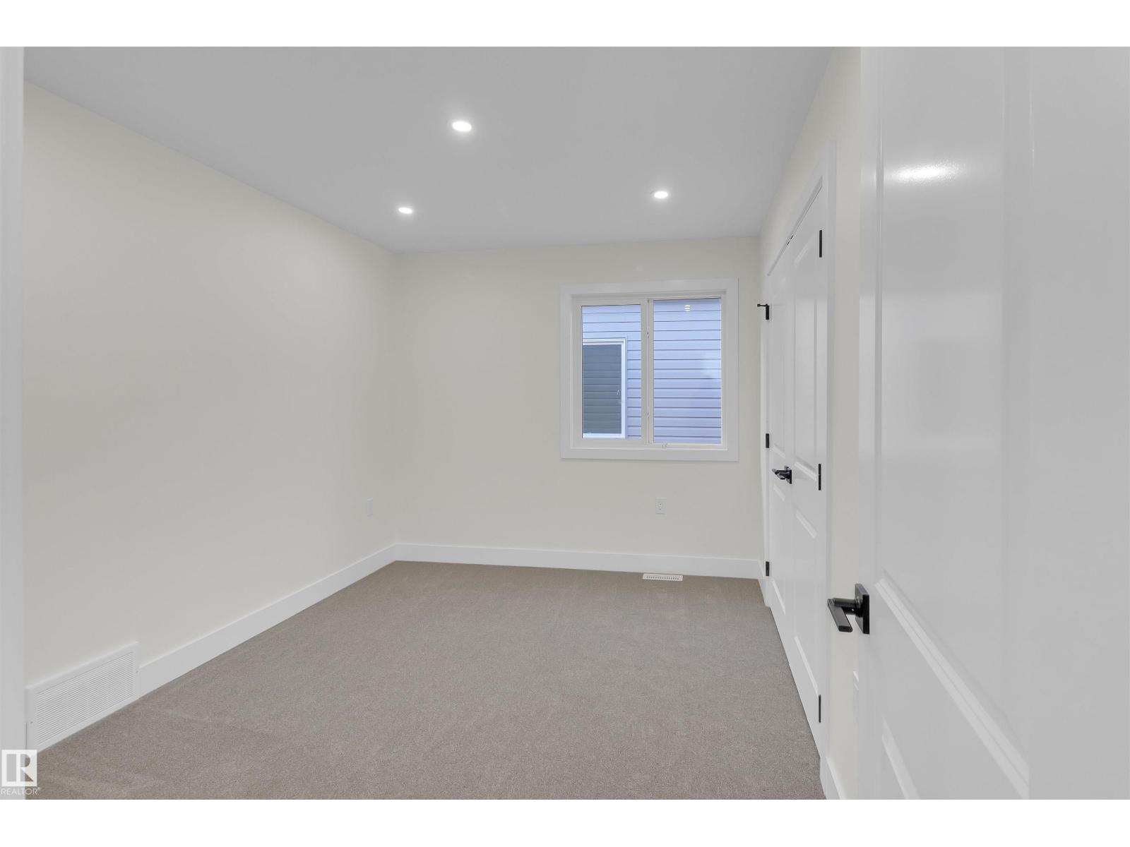 7936 91 AV NW - 12