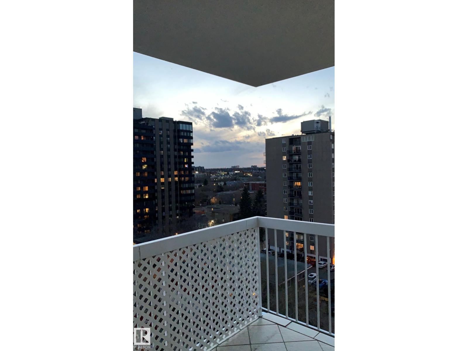 #1105 10130 114 ST NW - 4