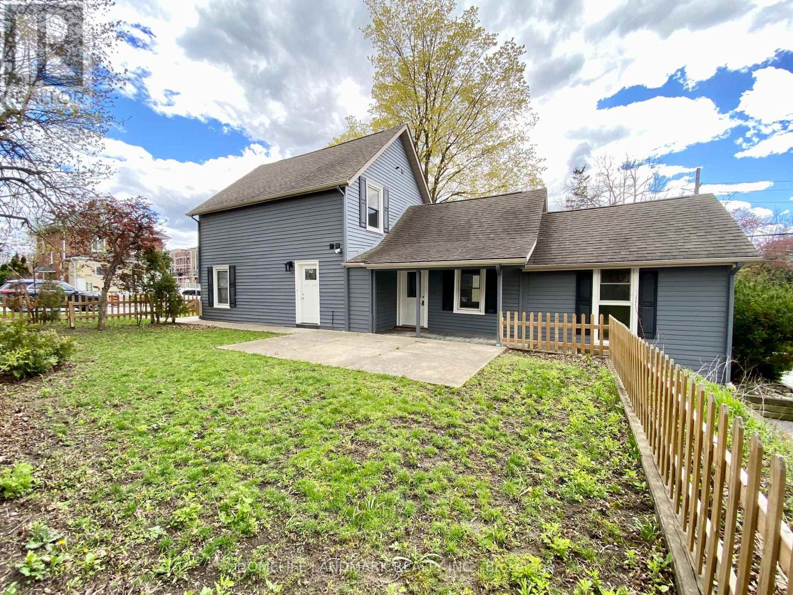 Photo of #2 (BACK) - 41 ARNOLD CRESCENT