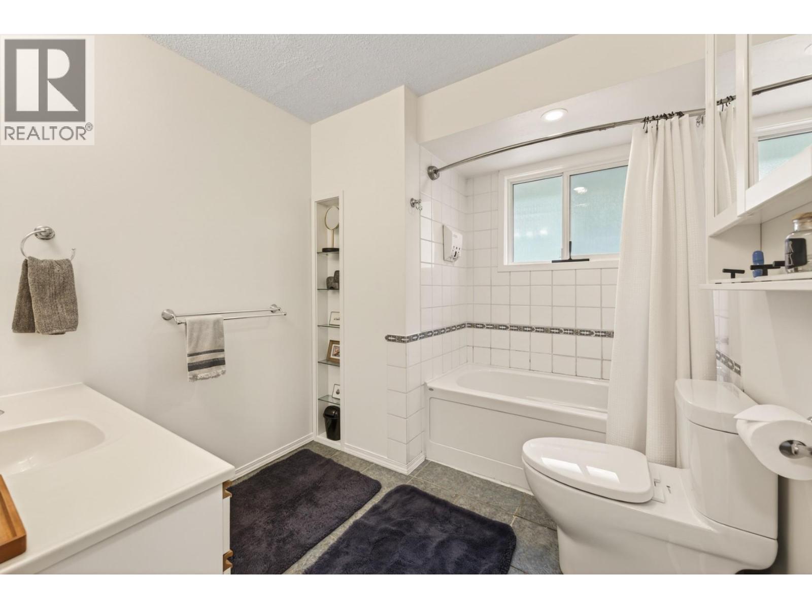 355 PINE Street, Lillooet