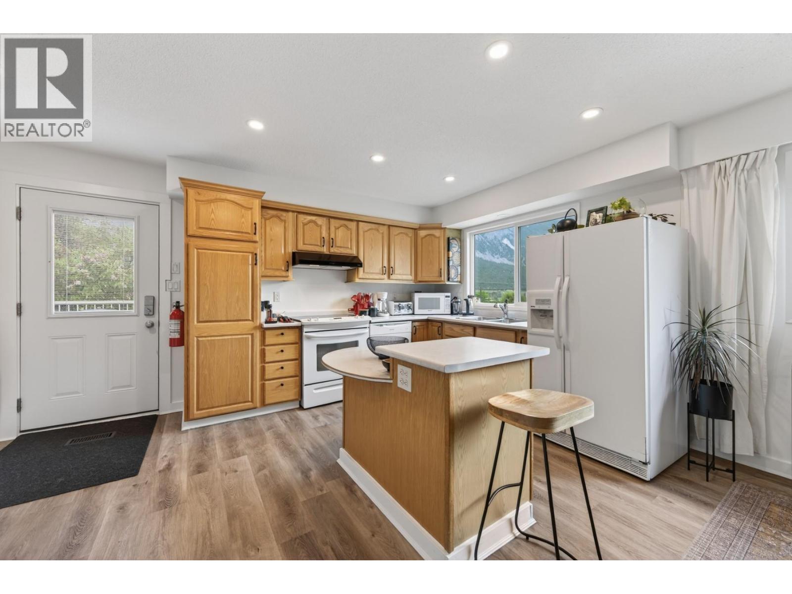355 PINE Street, Lillooet