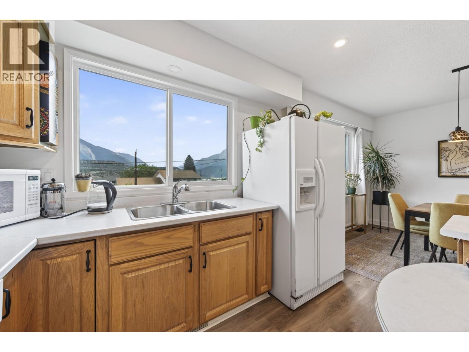 355 PINE Street, Lillooet