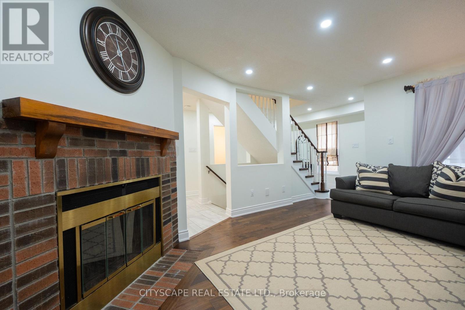 3912 RUSHTON CRESCENT - 10