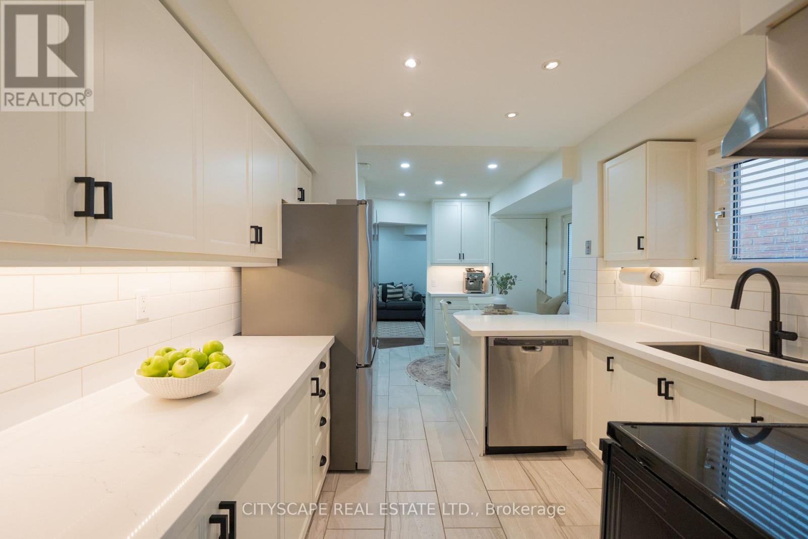 3912 RUSHTON CRESCENT - 13