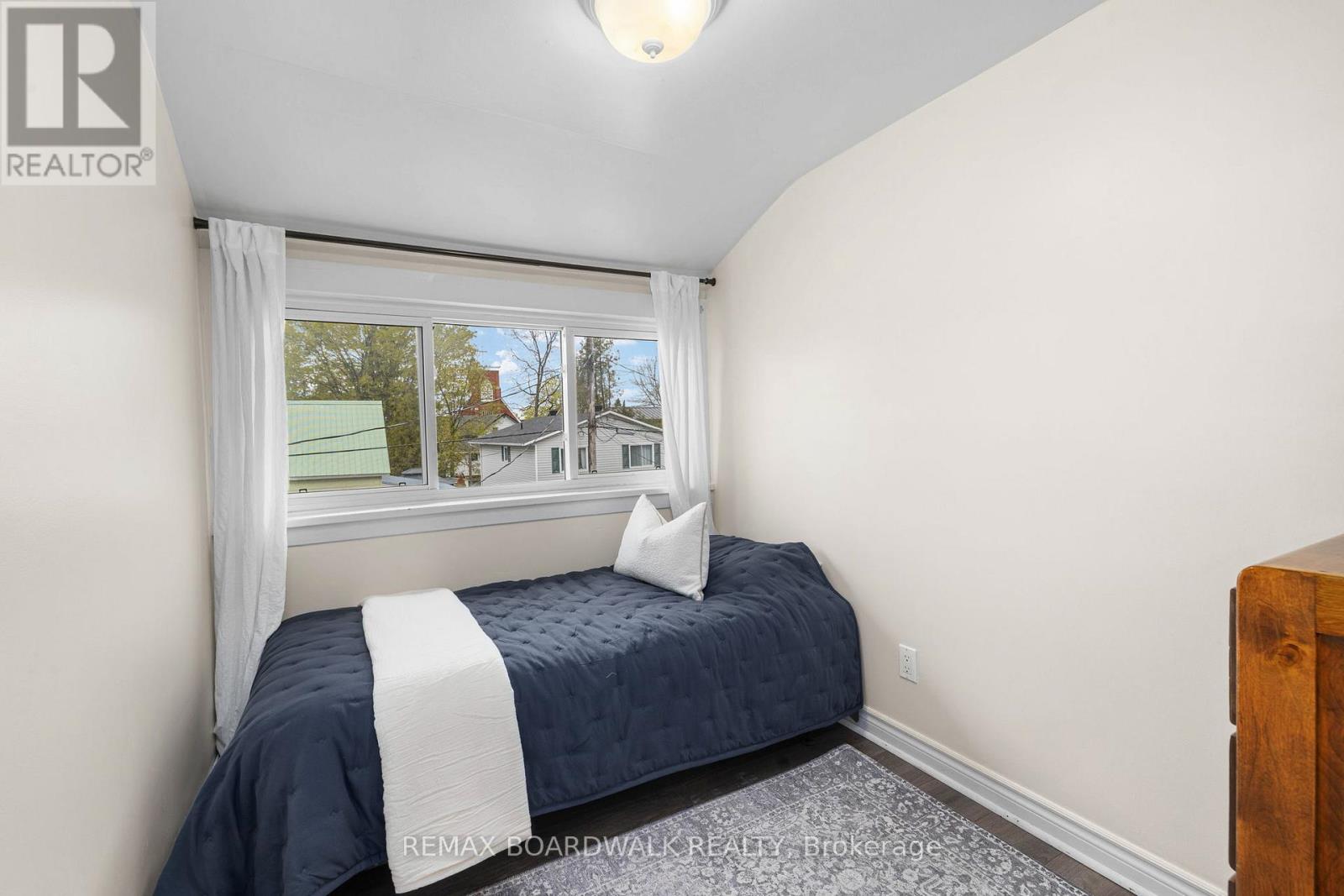 11 FRANK STREET - 24