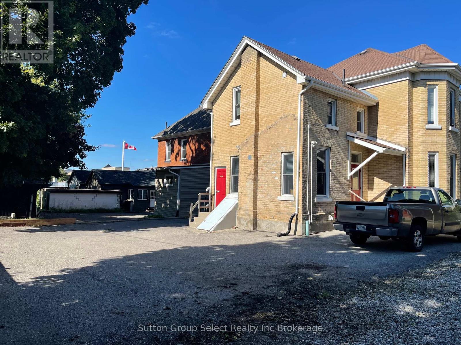 48 PERRY STREET - 9
